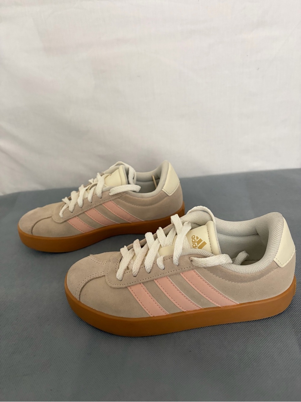 adidas Girls 2.5Y VL Court Bold Beige Pink Suede Gum Platform Sneakers(B287)
